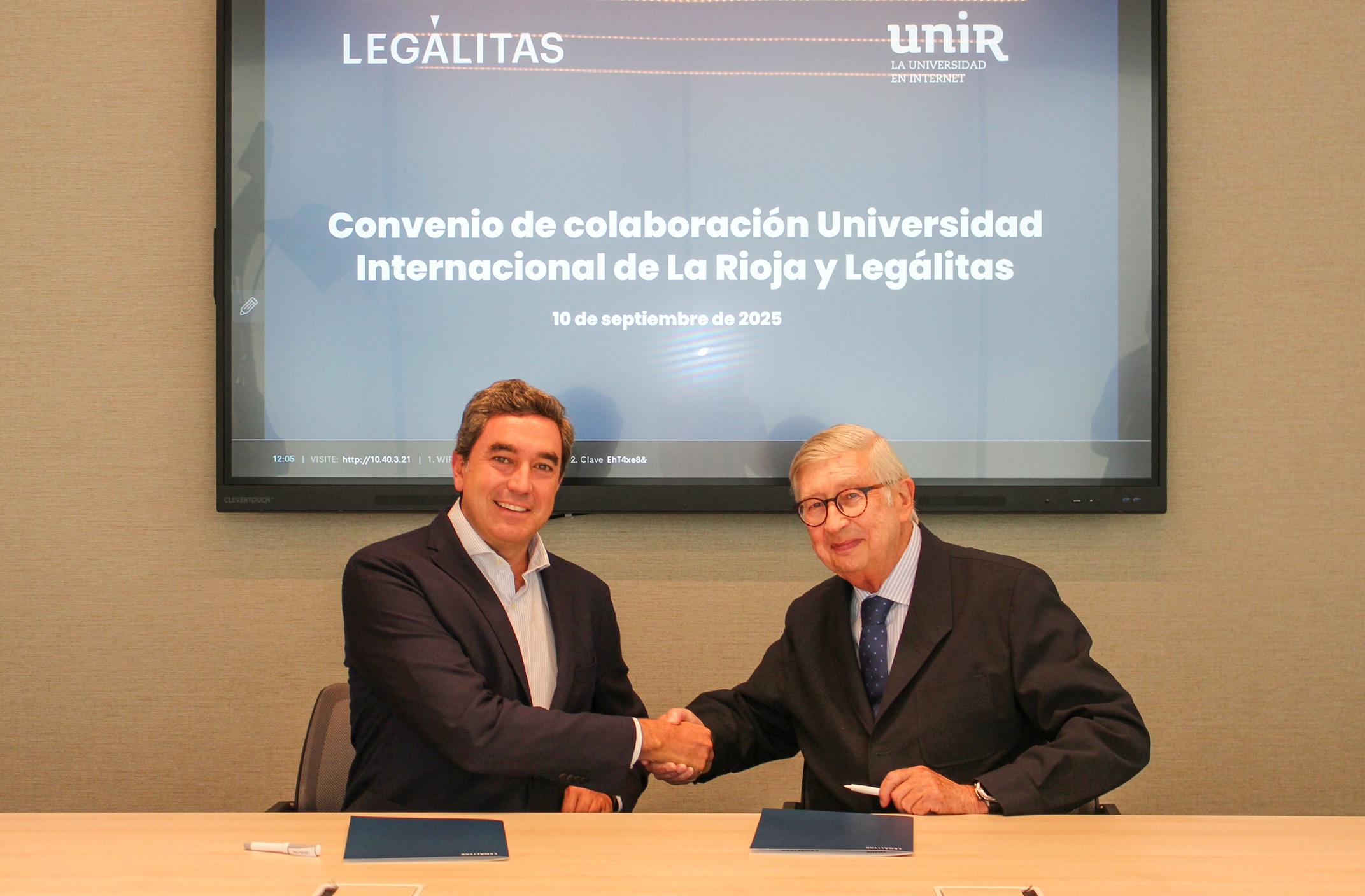 Firma%20convenio%20UNIR Leg%C3%A1litas_0