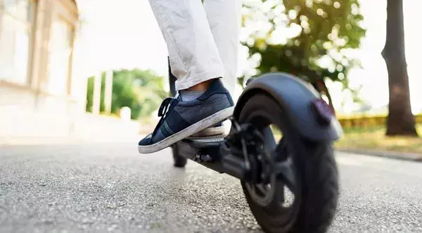 ¿Puede una víctima de un accidente con patinete reclamar una indemnización mayor a la ofrecida por la aseguradora?