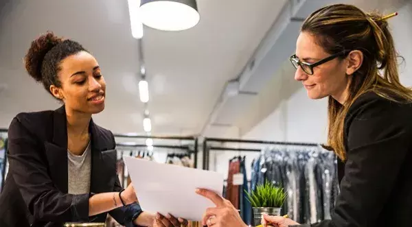 Contrato mercantil: qué es, cómo hacer uno con cliente y proveedor