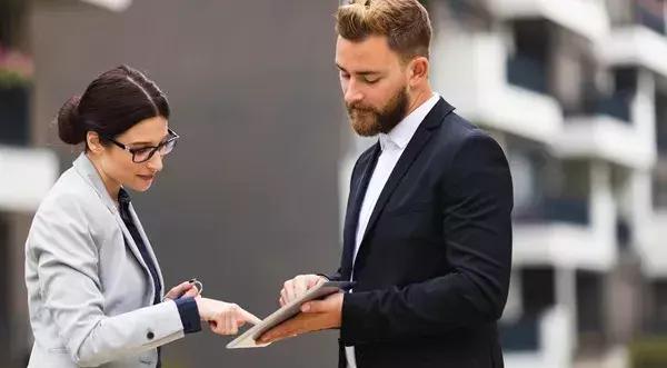 Validez, firma electrónica y riesgos legales de los contratos digitales