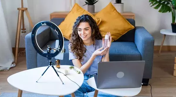 Aspectos legales que no pueden descuidarse en los contratos con influencers y creadores de contenido