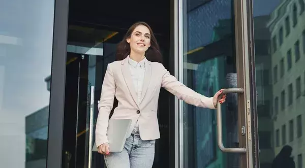 Cómo actuar si un antiguo empleado capta a tus clientes tras dejar tu empresa
