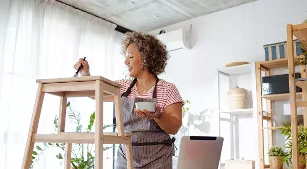 Emprender estando jubilado: ¿puedo seguir cobrando mi pensión?