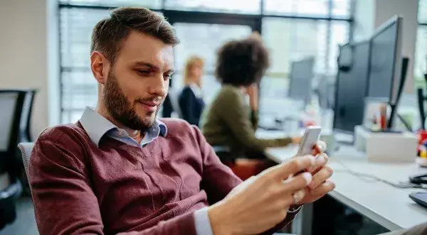 ¿Se puede despedir a un empleado por usar las redes sociales en su jornada de trabajo? 