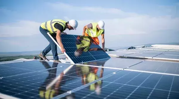 Cuestiones legales que debes saber sobre las instalaciones de placas solares para negocios