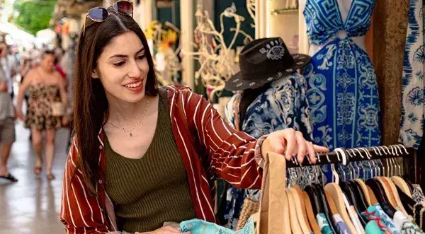Qué aspectos debo considerar para cumplir con la normativa de rebajas, si soy una tienda de moda o comercio