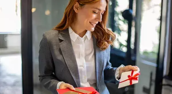 Cuándo son un gasto deducible y cuándo una donación encubierta los regalos y cortesías comerciales