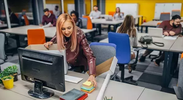 Qué es una subrogación de plantilla, requisitos legales e implicaciones