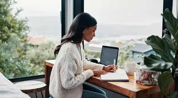 ¿Debo cubrir los gastos de mis empleados en teletrabajo?