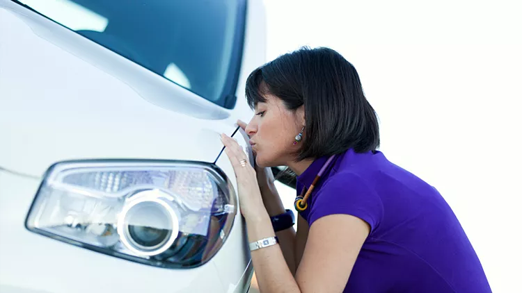 ¿Puedo averiguar los datos del seguro del vehiculo contrario por su matricula?