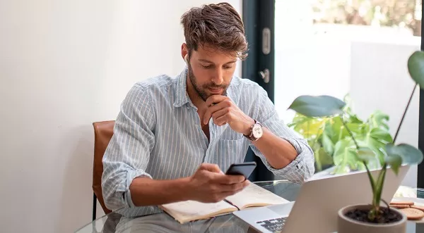 Pymes y autónomos: claves legales para digitalizar tu negocio y crear una página web