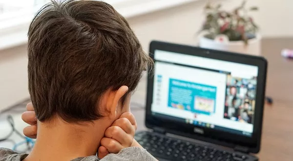 ¿Puede el profesor grabar a tu hijo mientras está en clase o haciendo un examen desde casa?