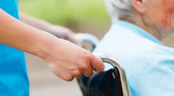 Maltrato en residencias de ancianos: penas de prisión de hasta cinco años