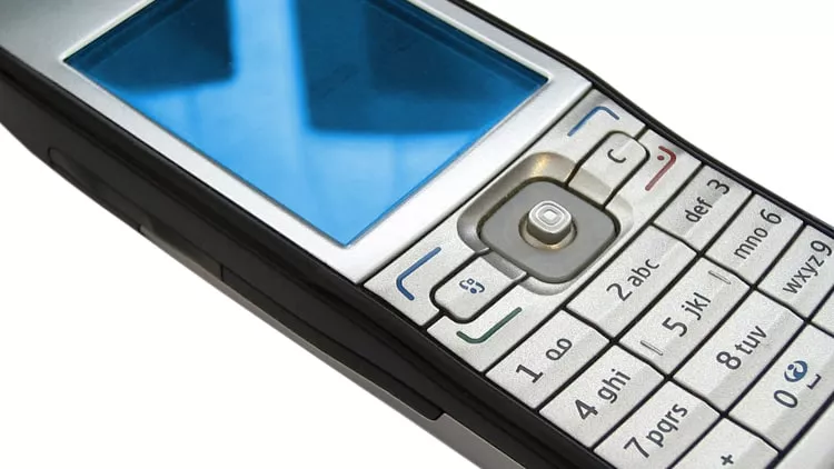 ¿Qué información debe contener la oferta comercial y la publicidad de un servicio de telecomunicaciones?